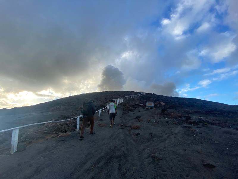 mount yasur active volcano